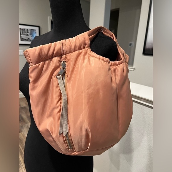 New VINCE CAMUTO NYLON HARLO TOTE - Picture 3 of 8